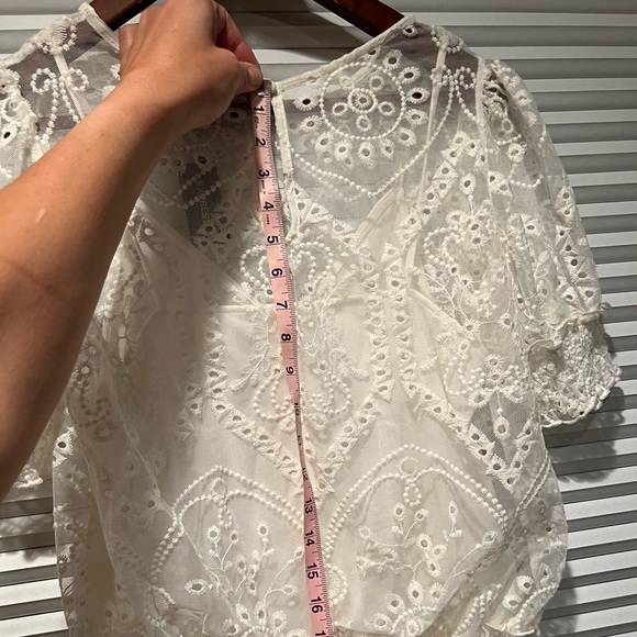 NWT Express Women’s Light Cream/White Embroidered Lace Top size small - Picture 9 of 10